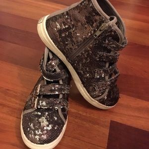 Justice Shoes - 🎀 Justice Silver Sequence Sneakers Sz 3, like new Justice Shoes - 🎀 Justice Silver Sequence Sneakers Sz 3, like new